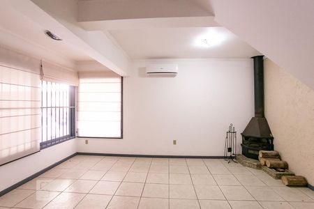 Sala de Estar de casa de condomínio à venda com 3 quartos, 196m² em Vila Assunção, Porto Alegre