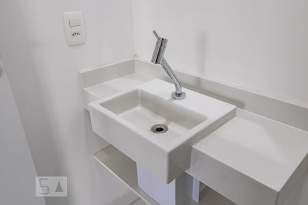 Detalhe do Banheiro Social de apartamento à venda com 1 quarto, 59m² em Alphaville Empresarial, Barueri