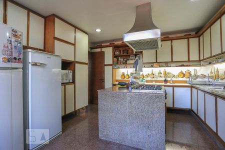 Apartamento à venda com 250m², 4 quartos e 2 vagasCozinha