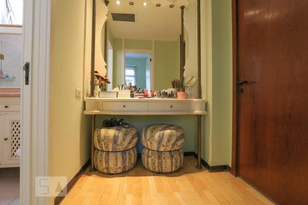 Apartamento à venda com 250m², 4 quartos e 2 vagasEntrada Suíte