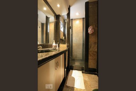 Apartamento à venda com 250m², 4 quartos e 2 vagasBanheiro Social