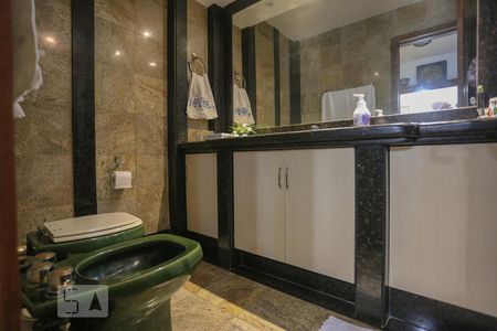 Apartamento à venda com 250m², 4 quartos e 2 vagasBanheiro Social