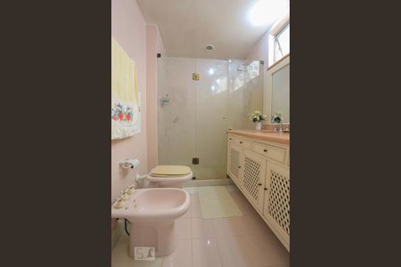 Apartamento à venda com 250m², 4 quartos e 2 vagasBanheiro da Suíte