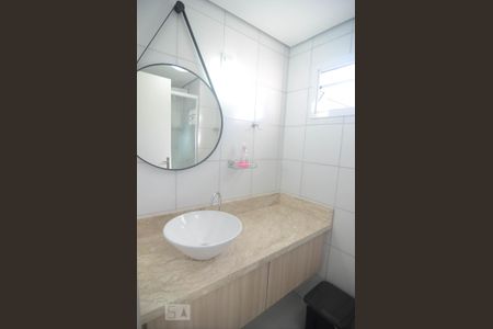 Banheiro de apartamento à venda com 2 quartos, 57m² em Fátima, Canoas
