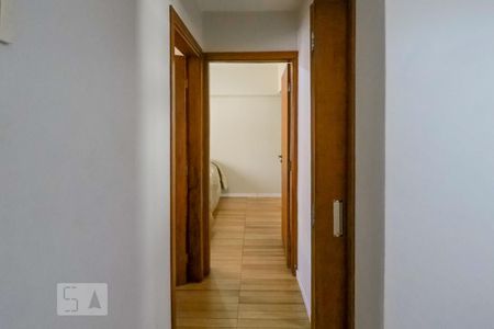 Corredor de apartamento para alugar com 2 quartos, 70m² em Aclimação, São Paulo