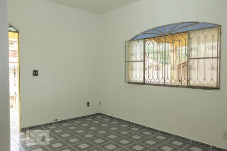 Sala de casa para alugar com 2 quartos, 230m² em Campo Grande, Rio de Janeiro