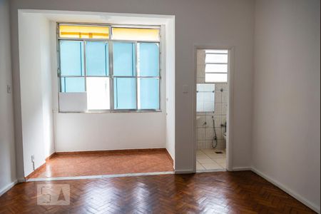 Sala/Quarto de kitnet/studio para alugar com 1 quarto, 32m² em Copacabana, Rio de Janeiro