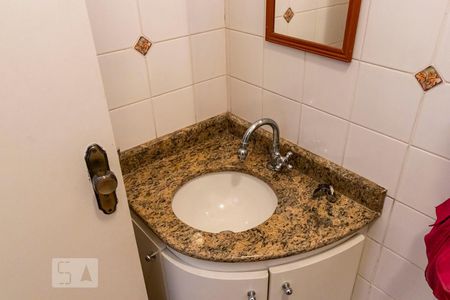 Casa à venda com 200m², 3 quartos e 4 vagasBanheiro de serviço