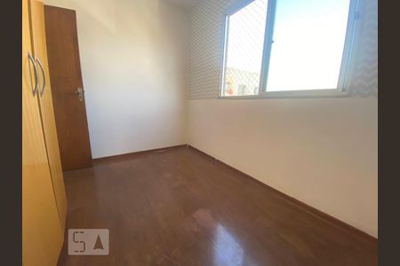 Quarto de apartamento para alugar com 3 quartos, 53m² em Santa Cruz, Belo Horizonte