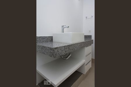 Apartamento para alugar com 112m², 3 quartos e 1 vagaDetalhe banheiro corredor 1