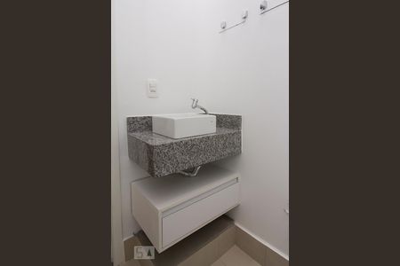 Apartamento para alugar com 112m², 3 quartos e 1 vagaDetalhe banheiro corredor 2
