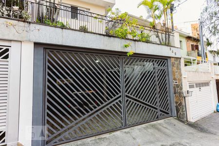 Casa à venda com 240m², 3 quartos e 4 vagasFachada