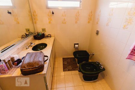 Casa à venda com 240m², 3 quartos e 4 vagasBanheiro da Suíte 2