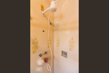 Casa à venda com 240m², 3 quartos e 4 vagasBanheiro da Suíte 2 Chuveiro