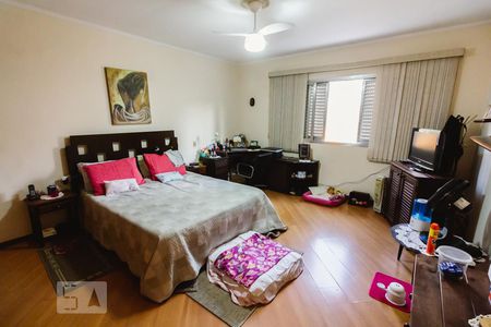 Casa à venda com 240m², 3 quartos e 4 vagasSuíte 1