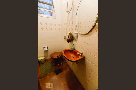 Casa à venda com 240m², 3 quartos e 4 vagasBanheiro de Serviço