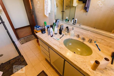 Casa à venda com 240m², 3 quartos e 4 vagasBanheiro 3