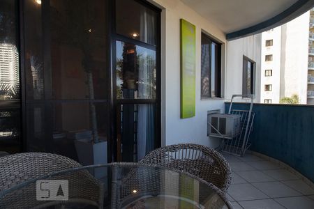 Apartamento à venda com 78m², 2 quartos e 1 vagaVaranda