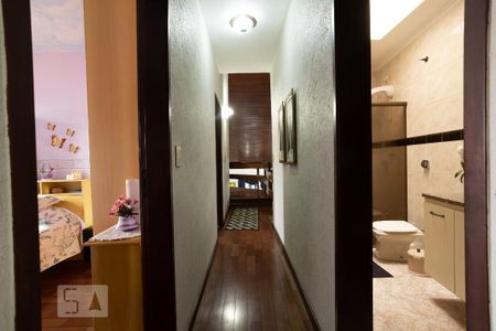 Casa à venda com 320m², 5 quartos e 4 vagasCorredor