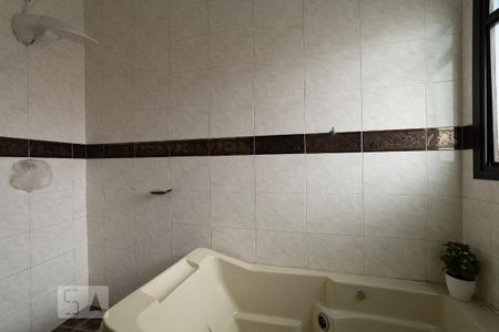 Casa à venda com 320m², 5 quartos e 4 vagasBanheiro da Suíte 2