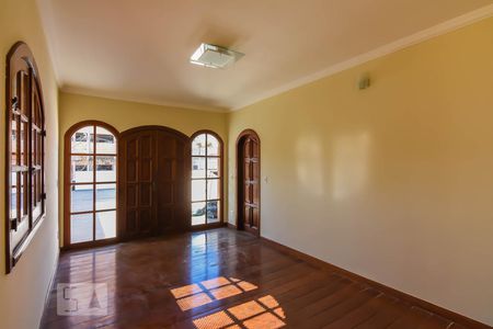 Sala 1 de casa para alugar com 3 quartos, 135m² em Santa Efigênia, Belo Horizonte