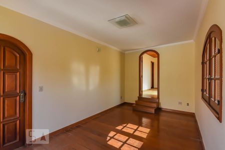 Sala 1 de casa para alugar com 3 quartos, 135m² em Santa Efigênia, Belo Horizonte