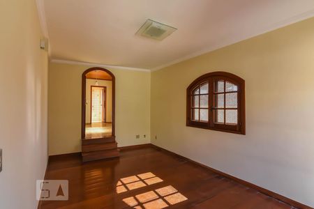 Sala 1 de casa para alugar com 3 quartos, 135m² em Santa Efigênia, Belo Horizonte