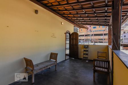 Varanda Sala 1 de casa para alugar com 3 quartos, 135m² em Santa Efigênia, Belo Horizonte