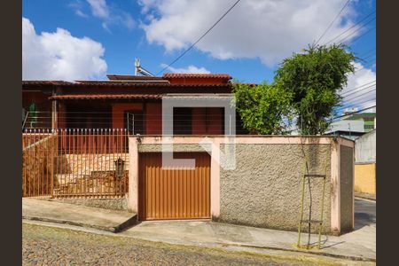 Casa para alugar com 160m², 3 quartos e 2 vagasFachada