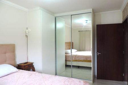 Quarto 1 - Armários de apartamento para alugar com 2 quartos, 64m² em Saco Grande, Florianópolis