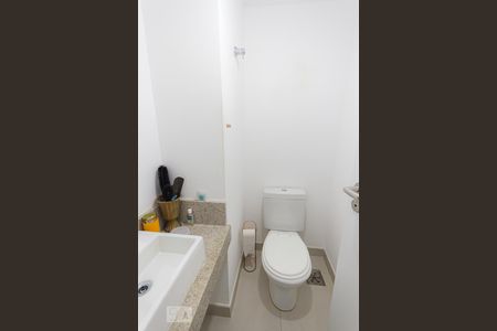 Lavabo de apartamento para alugar com 1 quarto, 64m² em Jacarepaguá, Rio de Janeiro