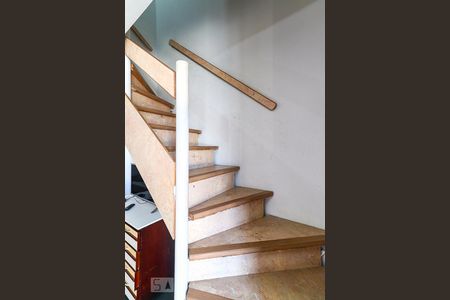 Apartamento à venda com 74m², 2 quartos e 1 vagaEscada