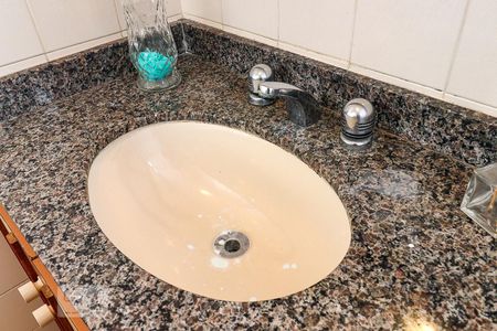 Apartamento à venda com 74m², 2 quartos e 1 vagaBanheiro da Suíte 1