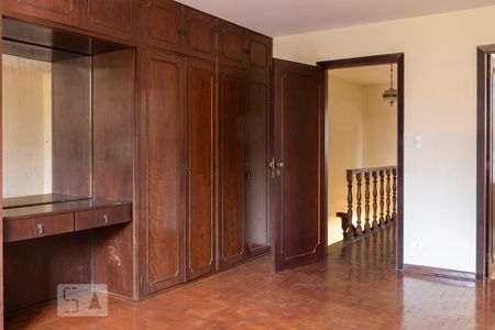 Casa à venda com 330m², 3 quartos e 5 vagas Casa à venda com 330m², 3 quartos e 5 vagasSuíte