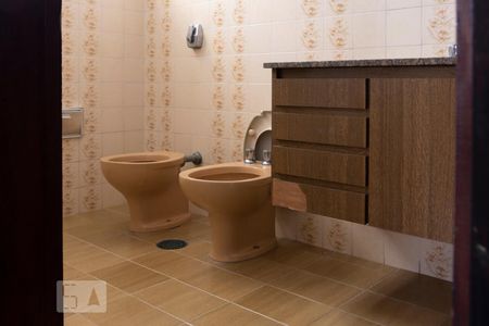 Casa à venda com 330m², 3 quartos e 5 vagas Casa à venda com 330m², 3 quartos e 5 vagasBanheiro Social