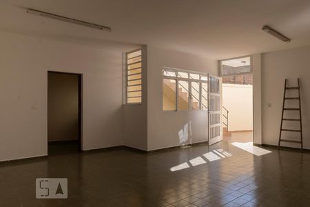 Casa à venda com 330m², 3 quartos e 5 vagas Casa à venda com 330m², 3 quartos e 5 vagasSalão