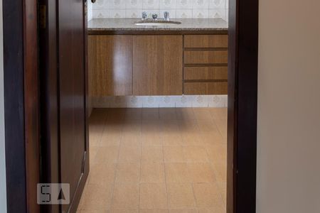 Casa à venda com 330m², 3 quartos e 5 vagas Casa à venda com 330m², 3 quartos e 5 vagasBanheiro Suíte