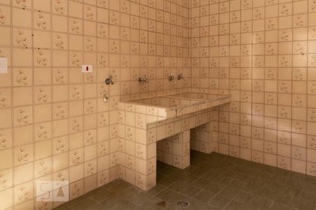 Casa à venda com 330m², 3 quartos e 5 vagas Casa à venda com 330m², 3 quartos e 5 vagasÁrea de Serviço