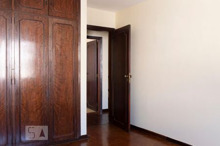 Casa à venda com 330m², 3 quartos e 5 vagas Casa à venda com 330m², 3 quartos e 5 vagasQuarto 2