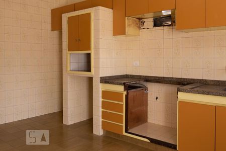 Casa à venda com 330m², 3 quartos e 5 vagas Casa à venda com 330m², 3 quartos e 5 vagasCozinha - Armários