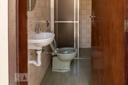 Casa à venda com 330m², 3 quartos e 5 vagas Casa à venda com 330m², 3 quartos e 5 vagasBanheiro de Serviço