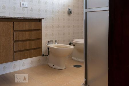 Casa à venda com 330m², 3 quartos e 5 vagas Casa à venda com 330m², 3 quartos e 5 vagasBanheiro Suíte