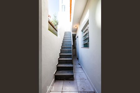 Casa à venda com 95m², 2 quartos e 1 vagaEscada