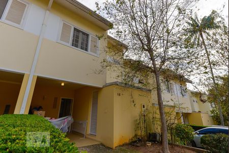 Casa de condomínio à venda com 151m², 3 quartos e 2 vagas Casa de condomínio à venda com 151m², 3 quartos e 2 vagasFachada