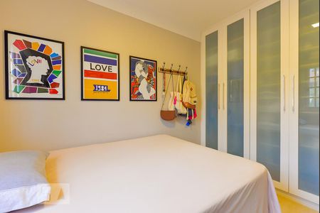 Casa de condomínio à venda com 151m², 3 quartos e 2 vagas Casa de condomínio à venda com 151m², 3 quartos e 2 vagasQuarto 1