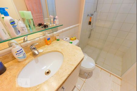 Casa de condomínio à venda com 151m², 3 quartos e 2 vagas Casa de condomínio à venda com 151m², 3 quartos e 2 vagasBanheiro