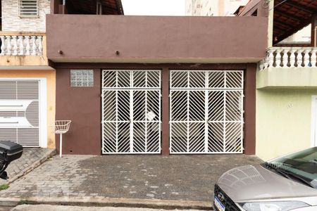 Casa à venda com 140m², 2 quartos e 2 vagas Casa à venda com 140m², 2 quartos e 2 vagasFachada