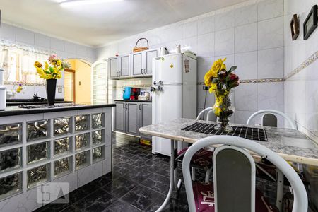 Casa à venda com 140m², 2 quartos e 2 vagas Casa à venda com 140m², 2 quartos e 2 vagasCozinha