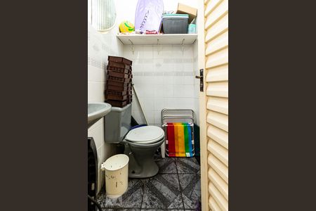 Casa à venda com 140m², 2 quartos e 2 vagas Casa à venda com 140m², 2 quartos e 2 vagasBanheiro de serviço