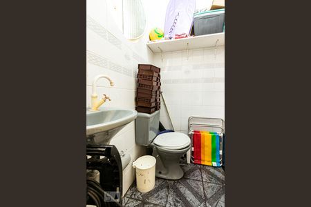 Casa à venda com 140m², 2 quartos e 2 vagas Casa à venda com 140m², 2 quartos e 2 vagasBanheiro de serviço